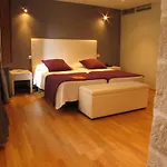 Portal Del Matarrana 3* Valjunquera